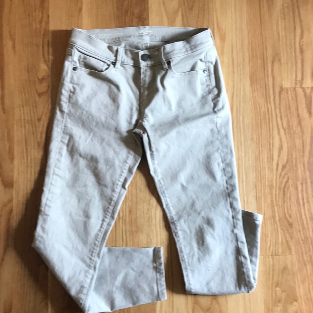 Women’s beige denim skinny crop jeans